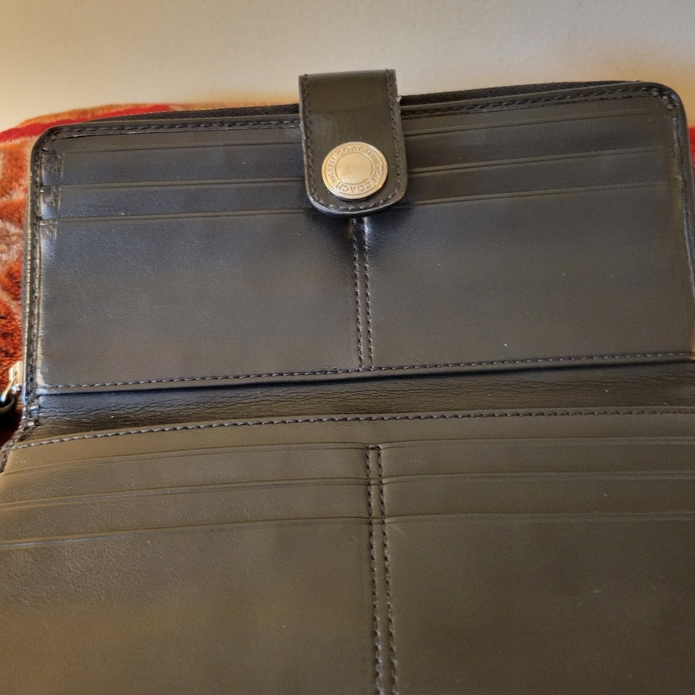 Coach poppy wallet tartan plaid zip around in maroon and black. - Picture 3 of 4